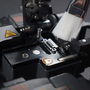 Steps and precautions for using a fusion splicer