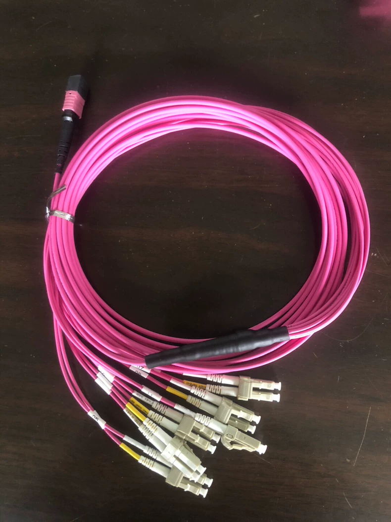 om4-multimode-mpo-12breakout-cable-reviews-1.8-1